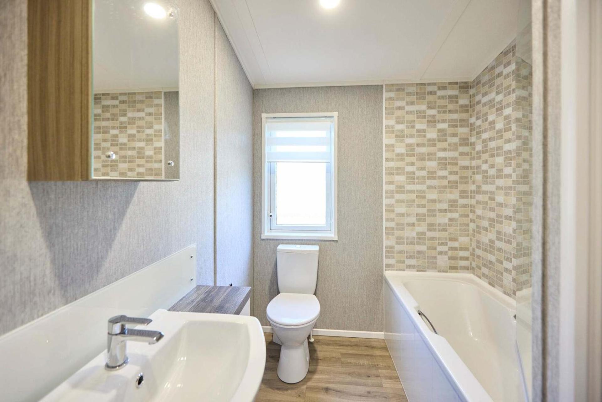 The Yorkshire Burrow Lodge With Hot Tub — Photos 3